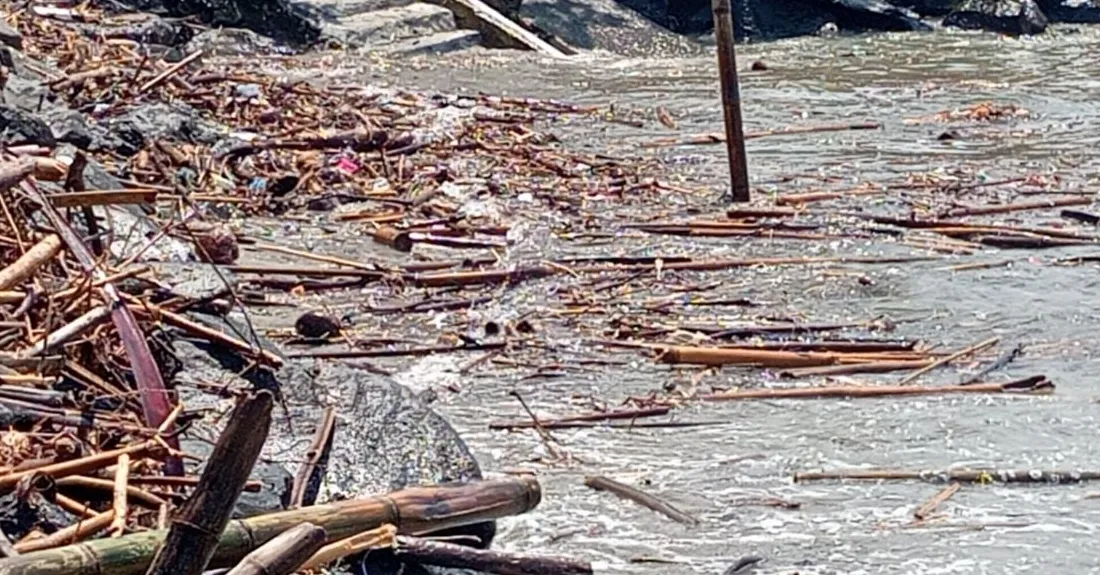 Sampah Kiriman Serbu Pantai Pangandaran, Capai 36 Kubik per Hari