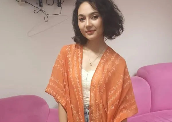 Rina Nose usai operasi hidung.