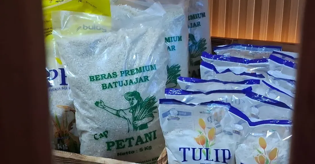Gerai Kios Pangan DKPP Bandung Barat di Gedung C, tempat jual beli bahan pokok murah langsung dari petani lokal.