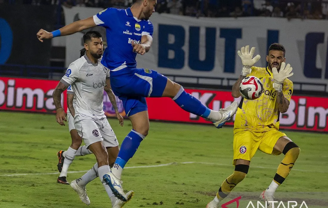 Persib vs Arema Imbang 0-0, Peluang Puncak Klasemen Terhambat