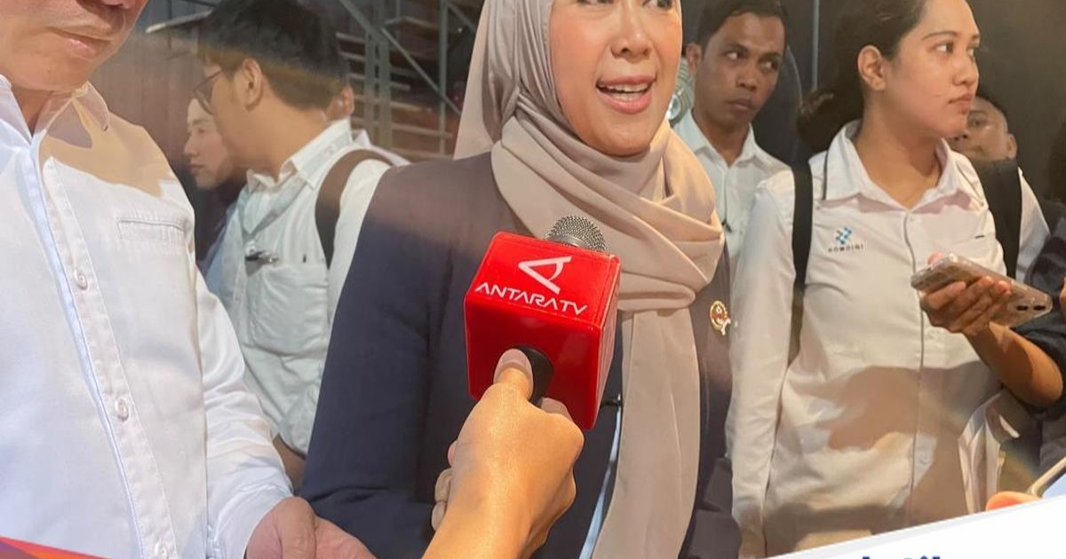 Menkomdigi Meutya Hafid saat peluncuran buku saku AKSI DIGITAL di Jakarta