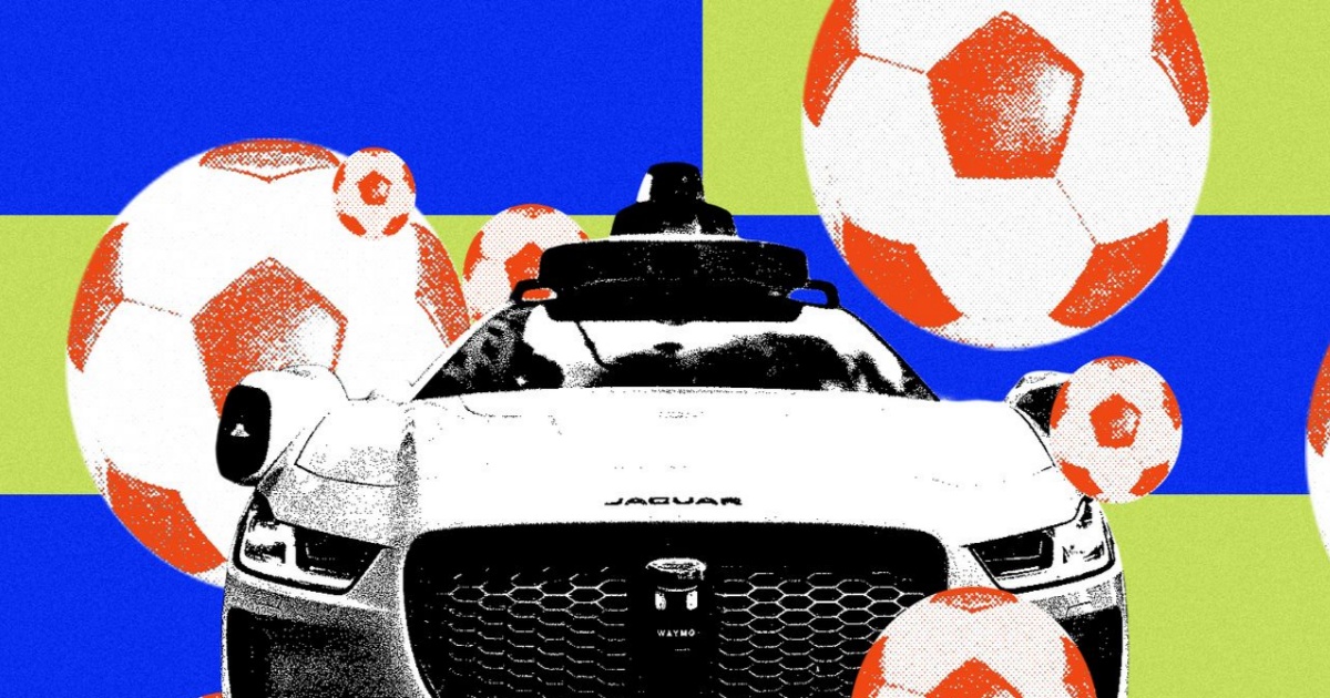 Kendaraan otonom Waymo melaju di jalan raya dengan latar stadion Piala Dunia 2026
