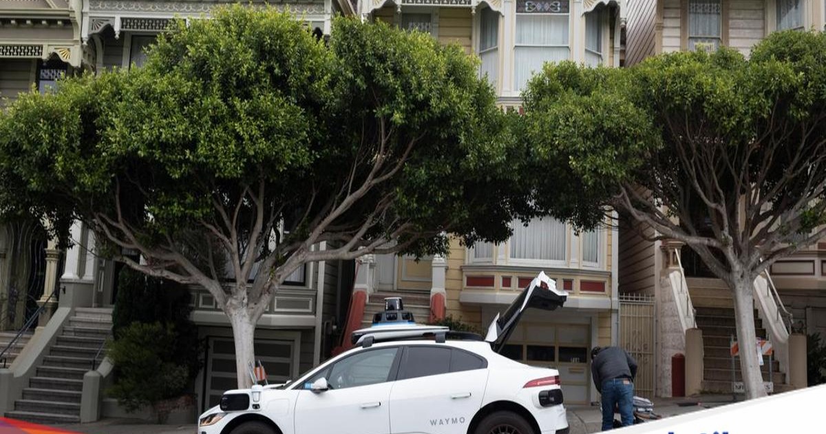 Ilustrasi taksi robot Waymo di jalanan San Francisco dengan kamera 360 derajat