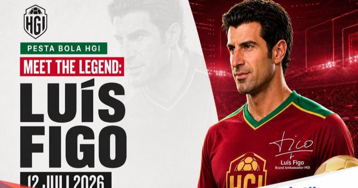 Luis Figo berpose sebagai Global Brand Ambassador Higgs Games Island di Jakarta