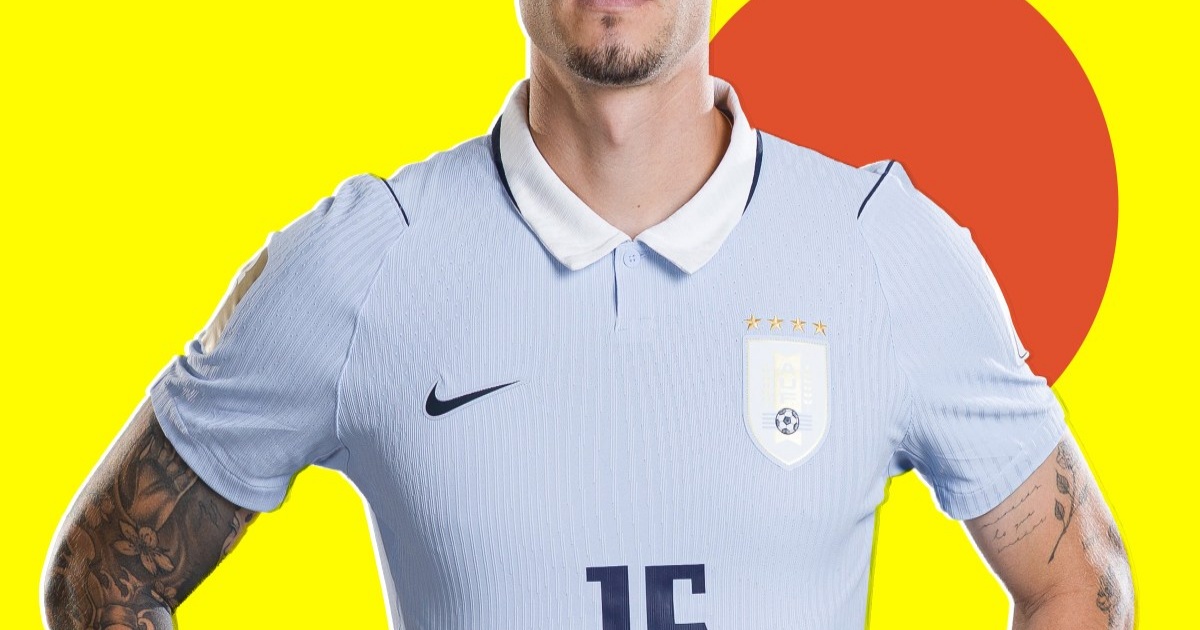 Ilustrasi close-up jersey Nike Piala Dunia 2026 dengan jahitan bahu yang menonjol keluar secara tidak wajar akibat desain AI