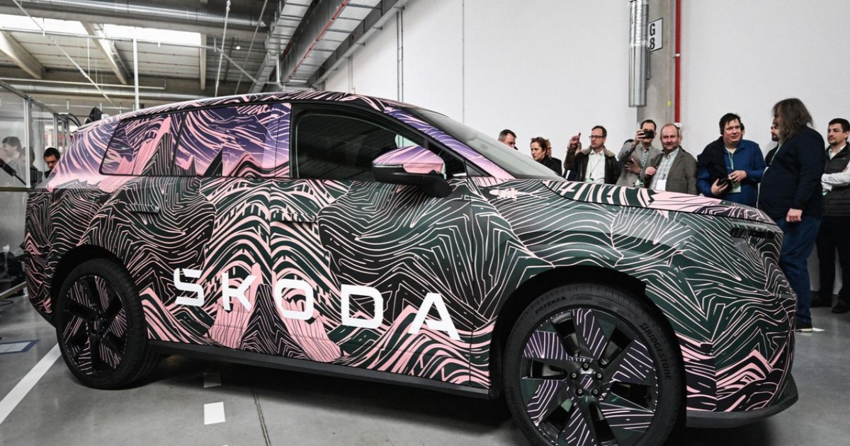Sketsa desain Škoda Peaq SUV listrik besar tujuh kursi