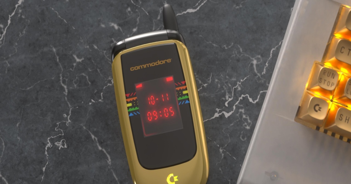 Commodore Callback 8020 edisi biru transparan dengan desain flip retro