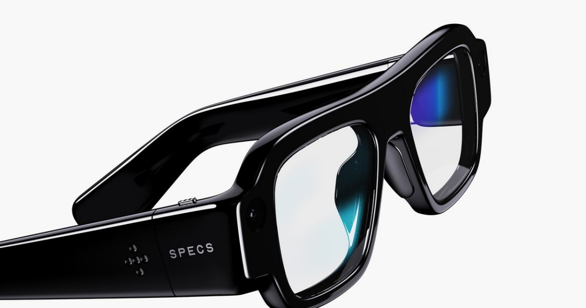 Kacamata augmented reality Snap Specs terbaru dengan desain bingkai tebal dan layar AR 51 derajat