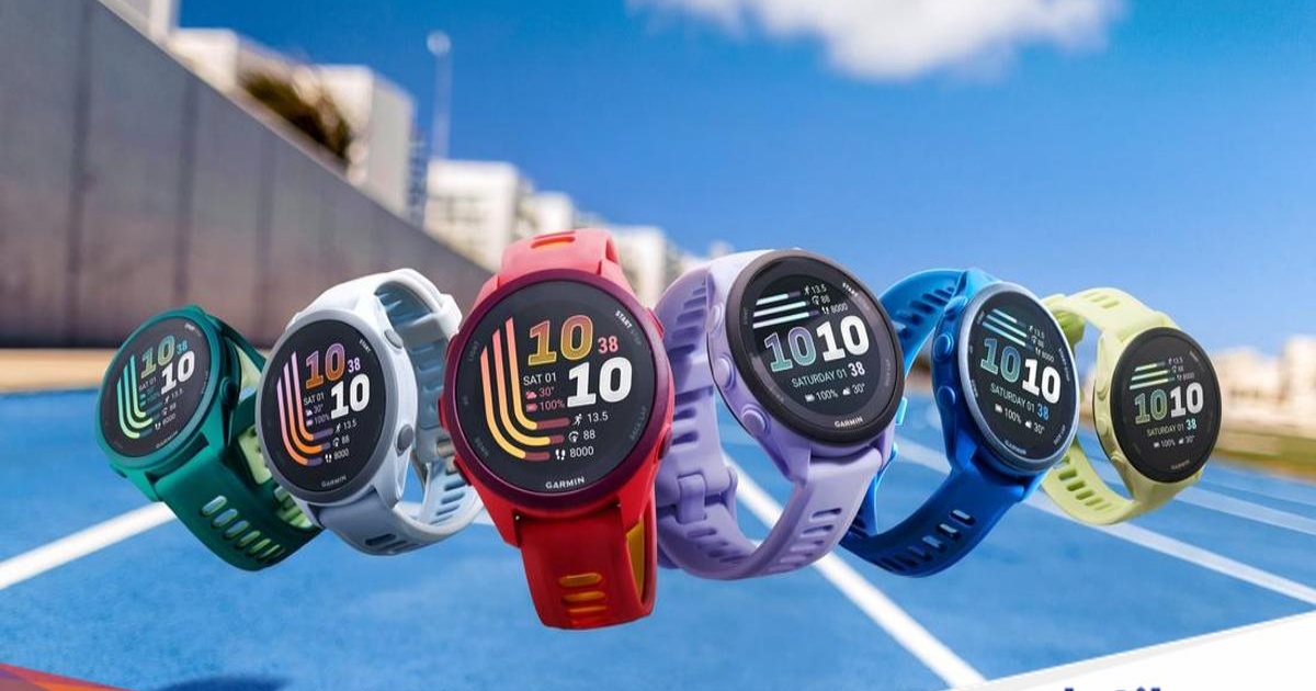 Garmin Forerunner 70 dan Forerunner 170 tampak depan dengan layar AMOLED menyala