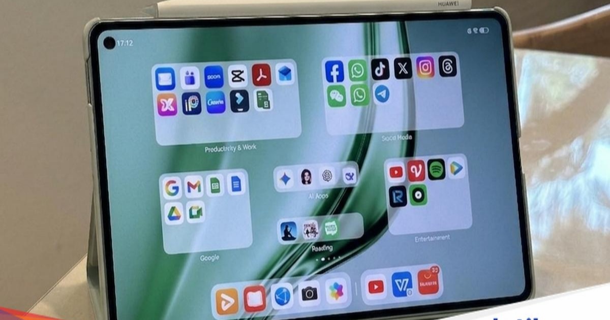 HUAWEI MatePad Mini tampak depan dengan layar menyala dan stylus di samping