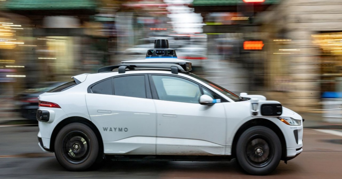 Armada taksi robot Waymo yang terkena recall akibat kegagalan deteksi zona konstruksi