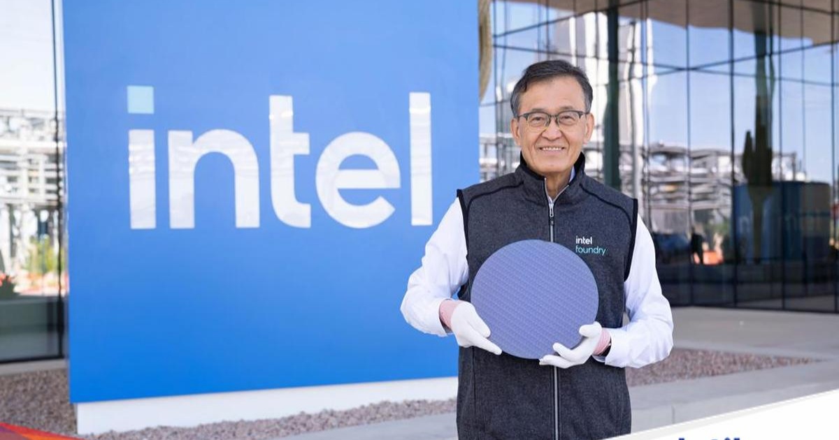 CEO Intel Lip Bu Tan dalam foto resmi perusahaan