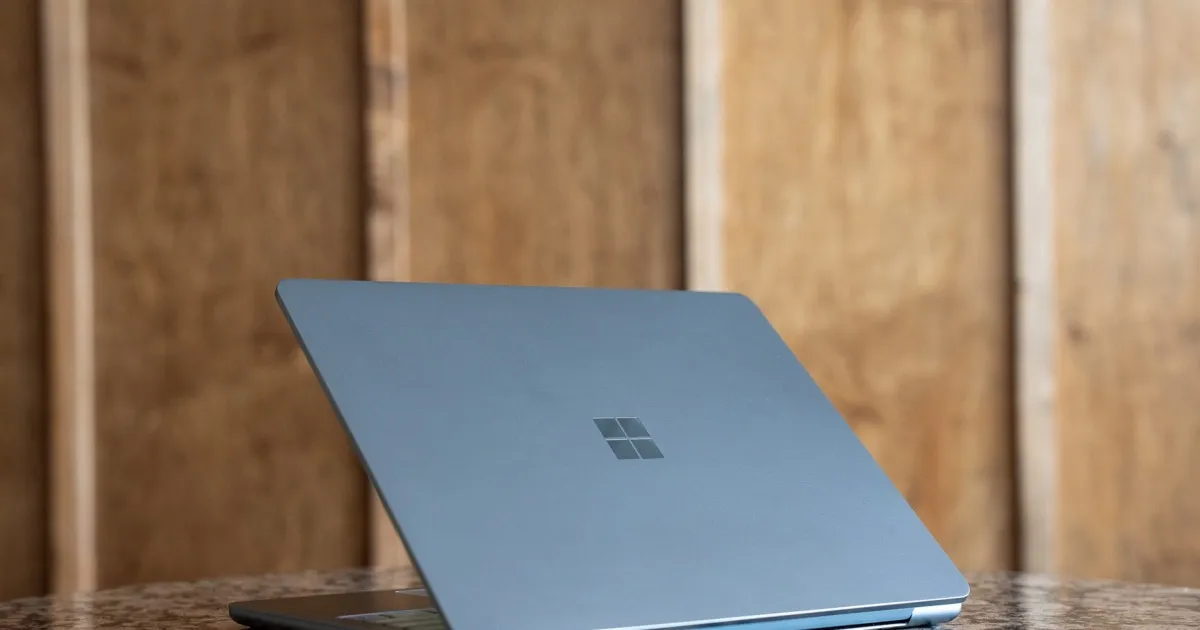 Surface Pro 12 inci dan Surface Laptop 13 inci dengan RAM 8GB dari Microsoft