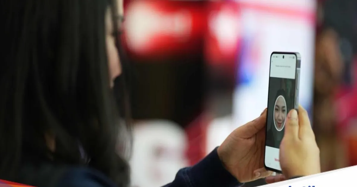Ilustrasi registrasi SIM card menggunakan data biometrik wajah pengguna dengan teknologi face recognition