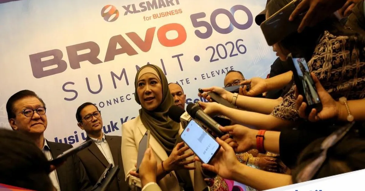 Menteri Komunikasi dan Digital Meutya Hafid membuka XLSmart Bravo 500 Summit