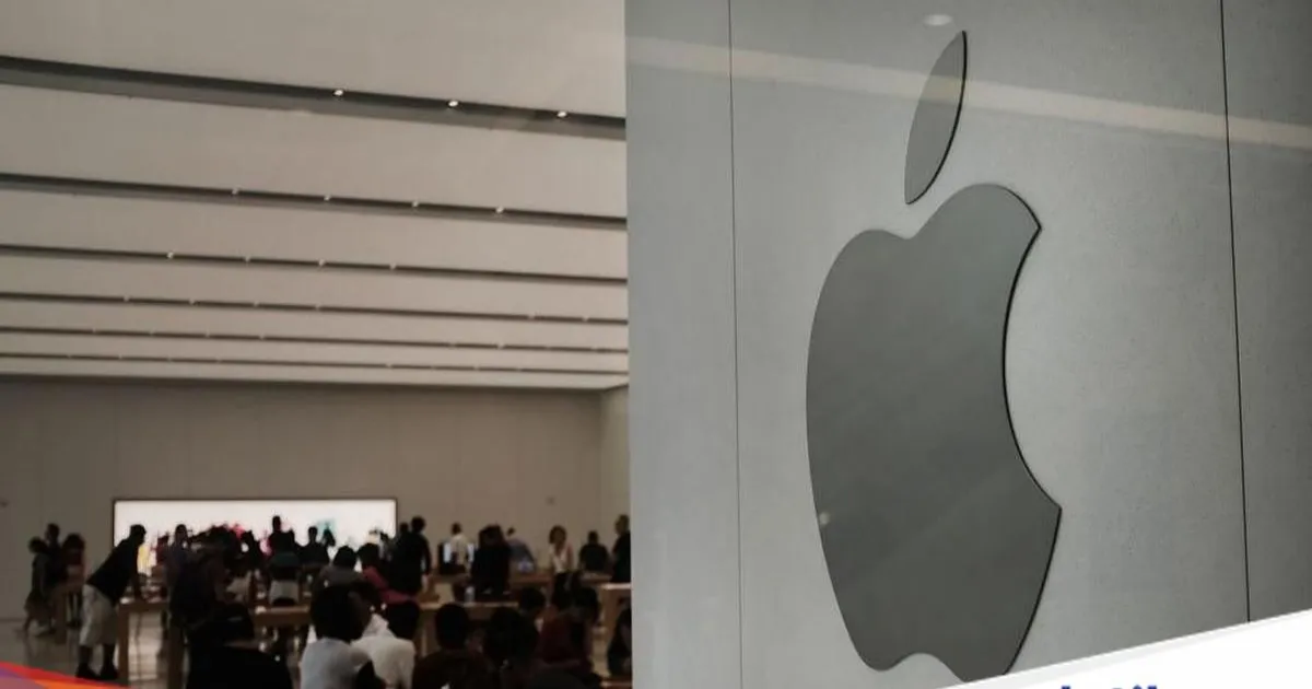 Logo Apple di toko New York terkait rilis darurat iOS 26.5.2