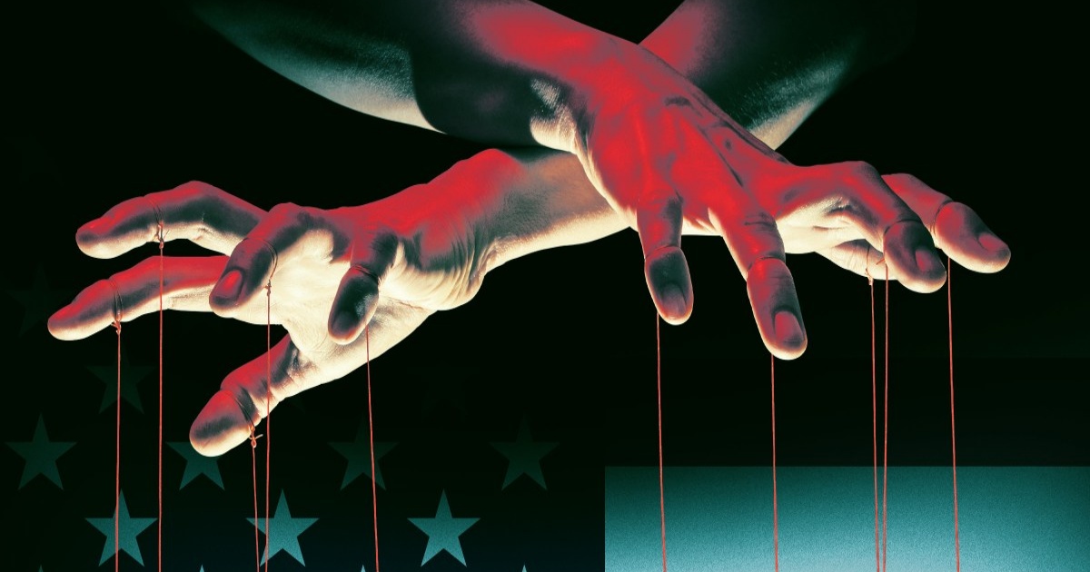 Ilustrasi dua tangan dalang dengan tali menjuntai di depan bendera Amerika yang diterangi sorotan, menggambarkan kendali perusahaan AI atas politik elektoral AS.
