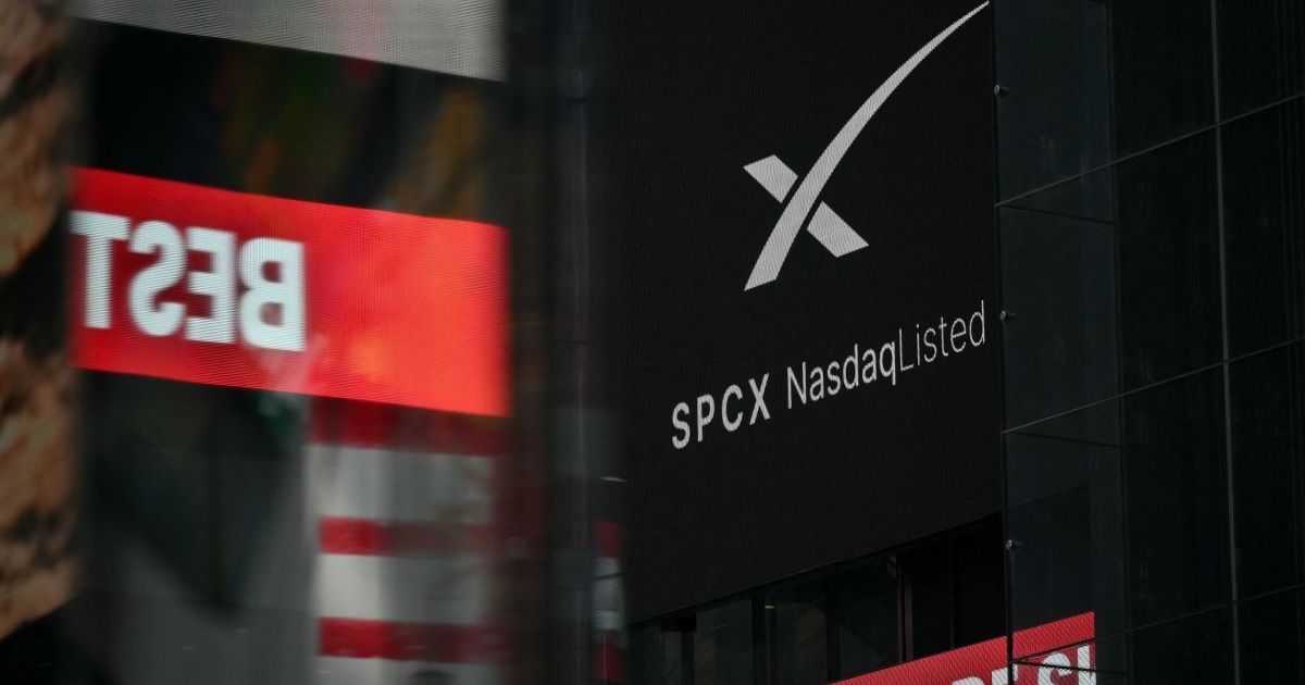 Iklan SpaceX di layar Times Square New York saat peluncuran IPO perusahaan pada Juni 2026