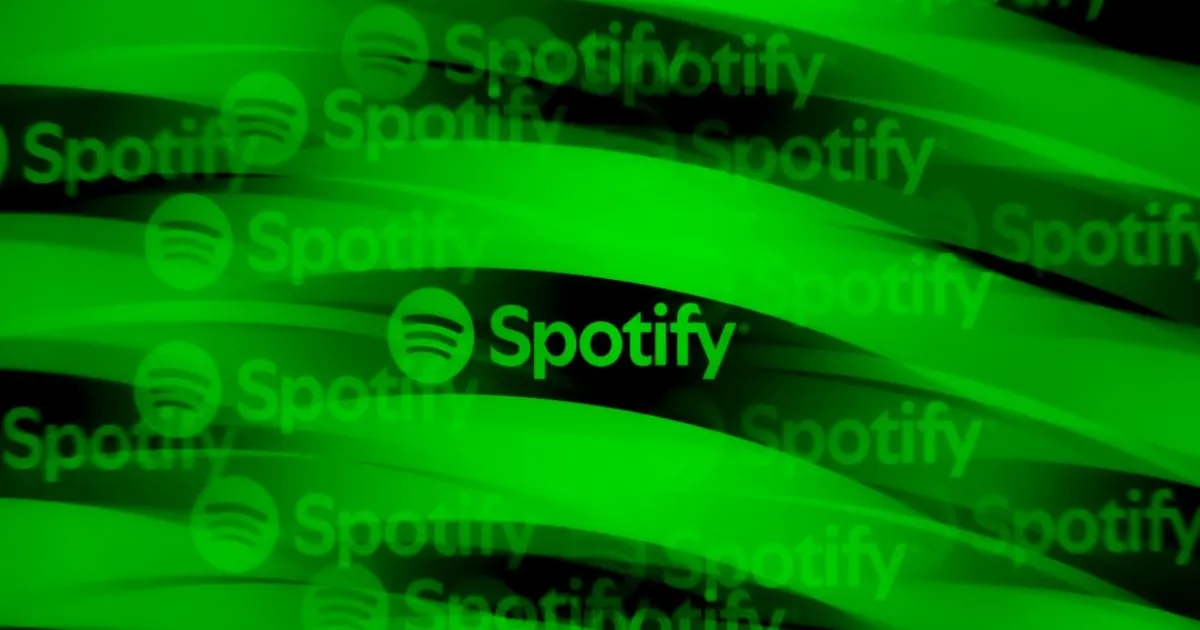 Ilustrasi logo Spotify dengan grafik streaming yang mencurigakan dan ikon bot di latar belakang