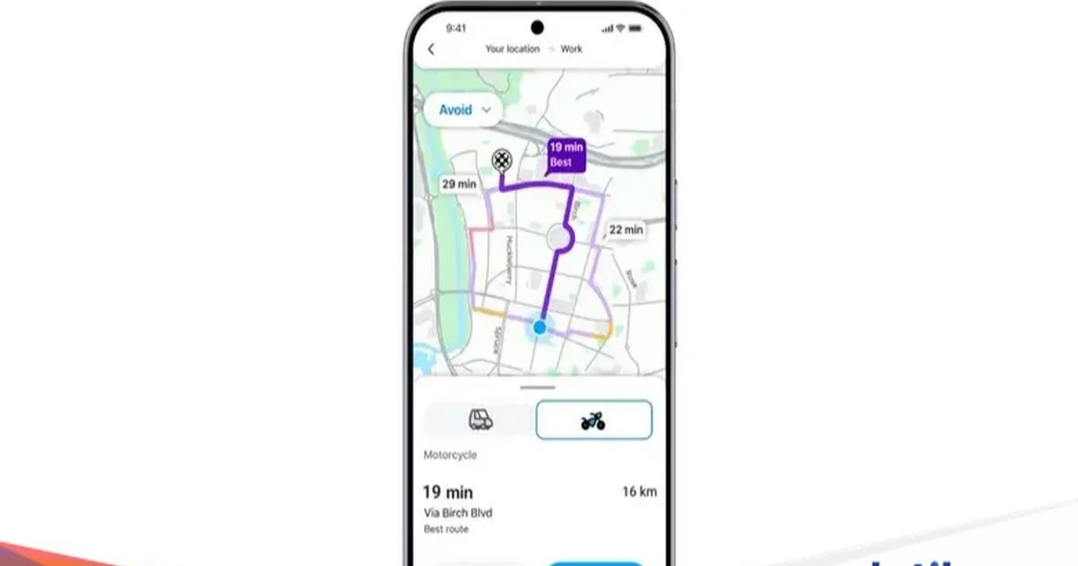 Tampilan antarmuka Waze dengan mode sepeda motor yang menampilkan rute optimal untuk kendaraan roda dua