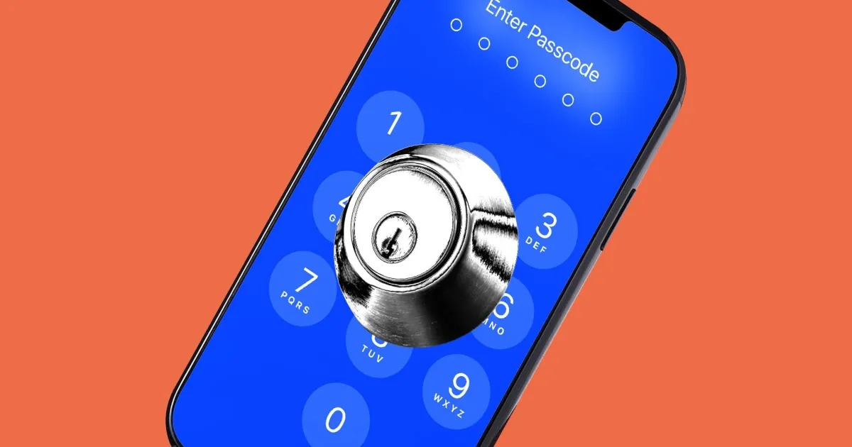 Ilustrasi ponsel dengan fitur duress password dan latar bandara
