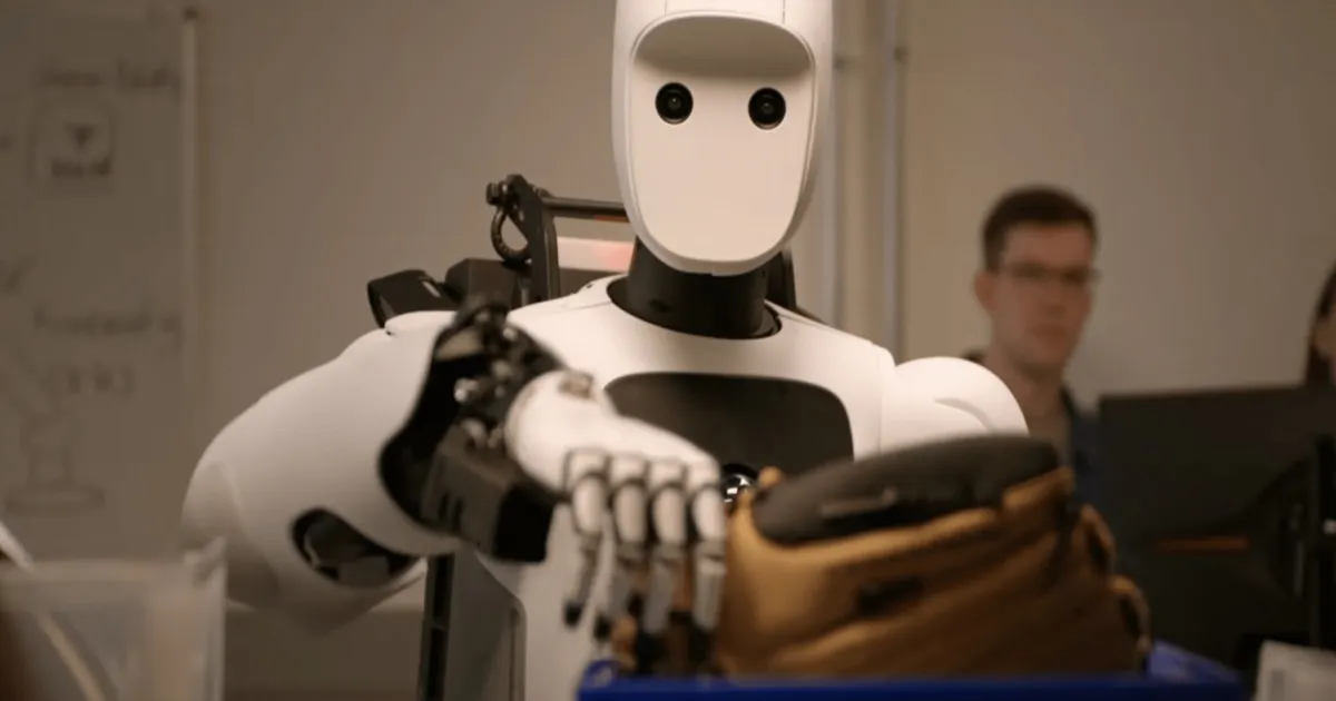 Robot humanoid Apollo 2 buatan Apptronik yang dikendalikan oleh Gemini Robotics 2 dari Google DeepMind