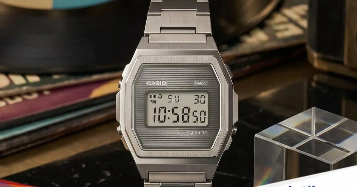Casio A1000SP-7 jam tangan digital retro premium dengan bodi stainless steel dan kaca safir