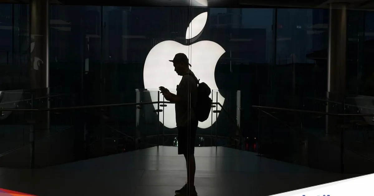Ilustrasi logo Apple di tengah sengketa hukum dengan pemerintah Inggris soal akses data iCloud