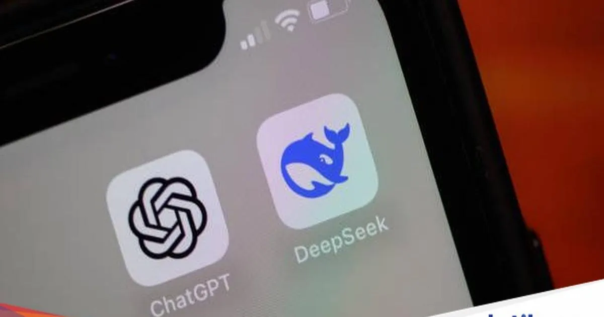 Perbandingan aplikasi DeepSeek dan ChatGPT di layar smartphone, simbol persaingan AI China dan Amerika Serikat